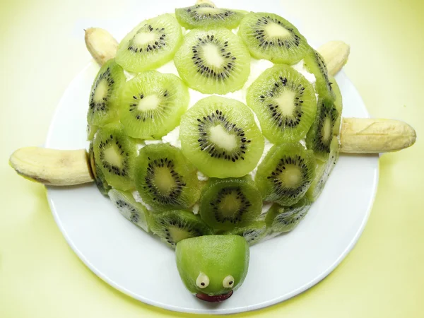 Yaratıcı meyve çocuk tatlı kaplumbağa formunda — Stok fotoğraf