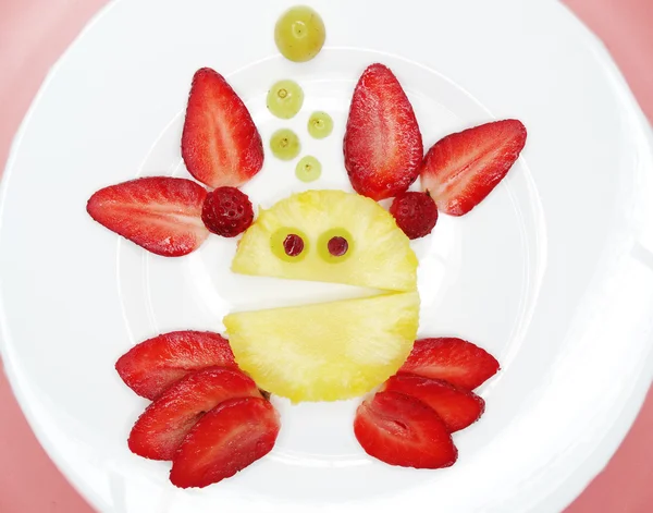 Fruta criativa criança sobremesa caranguejo forma — Fotografia de Stock