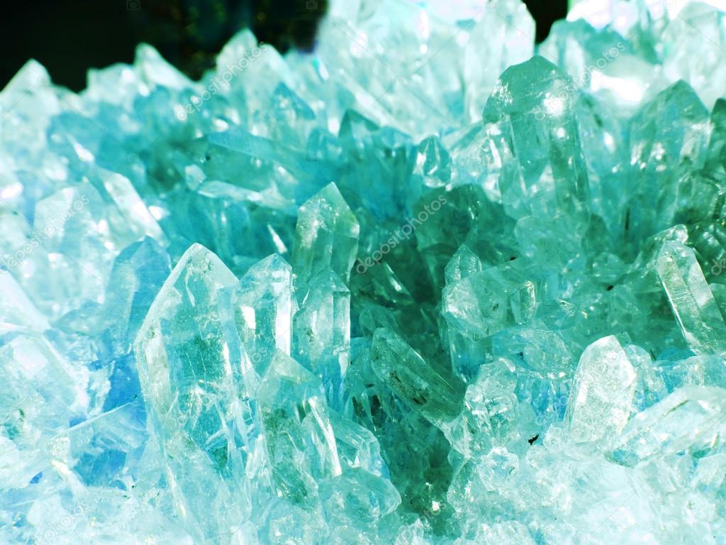depositphotos_118392018-stock-photo-aquamarine-gem-geode-geological-crystals.jpg