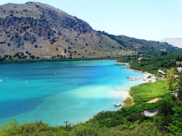 Lehátka u horské jezero Řecko — Stock fotografie