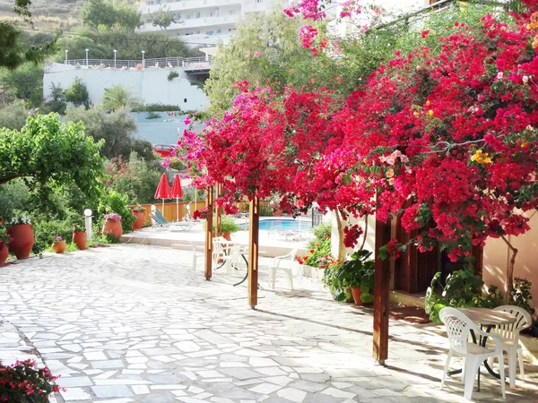 Hotel di lusso edificio balcone e terrazza santorini Grecia — Foto Stock