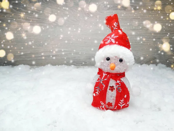 Mavi ahşap desenli kardan adam dekoru karlı kış yılbaşı arkaplanı                              