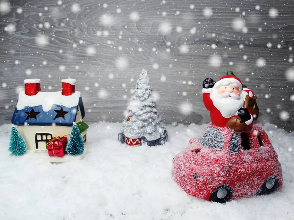 Fondo Navidad Invierno Con Santa Decoración Del Coche Rojo Nieve — Foto de Stock