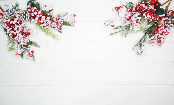 Fondo Navidad Invierno Con Ramas Abeto Conos Nieve Textura Madera —  Fotos de Stock