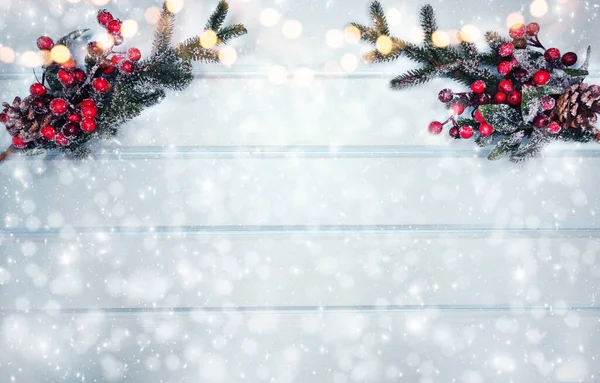 Vinter Jul Bakgrund Med Gran Grenar Koner Och Snö Blå — Stockfoto