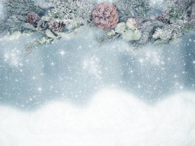 Kış Noel arkaplanı köknar dalları koniler ve kar çelengi ışıkları