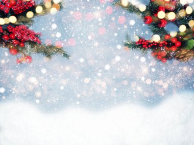 Kış Noel arkaplanı köknar dalları koniler ve kar çelengi ışıkları