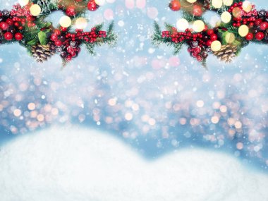 Kış Noel arkaplanı köknar dalları koniler ve kar çelengi ışıkları