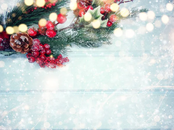 Vinter Jul Bakgrund Med Gran Grenar Koner Och Snö Blå — Stockfoto