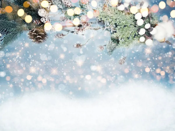 Téli Karácsonyi Háttér Fenyő Ágak Kúp Hófüzér Fények — Stock Fotó
