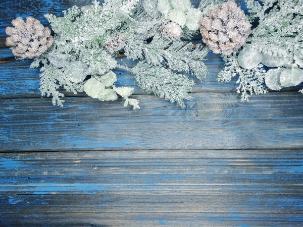Зимовий Різдвяний Фон Ялиновими Гілками Конусами Снігом Синій Дерев Яній — стокове фото