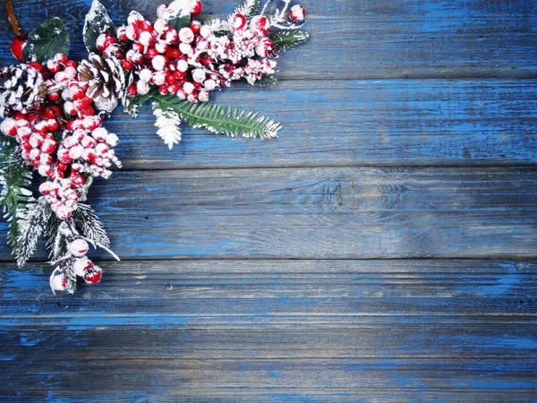 Vinter Jul Bakgrund Med Gran Grenar Koner Och Snö Blå — Stockfoto