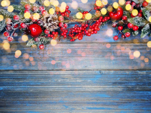 Vinter Jul Bakgrund Med Gran Grenar Koner Och Snö Blå — Stockfoto