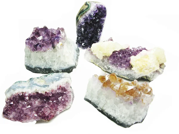 Geologiczne kryształy Amethyst geode — Zdjęcie stockowe