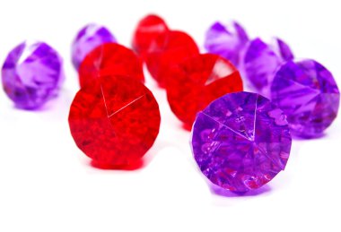 Kırmızı yakut ve ametist mücevher kristaller taşlar