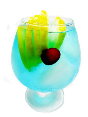 alkol ile nane kokteyli içki yumruk