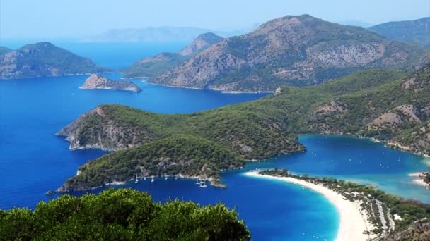 Paisaje costero de oludeniz pavo marino mediterráneo — Vídeo de stock