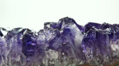 Ametist semigem Jeod kristalleri jeolojik mineral yalıtılmış