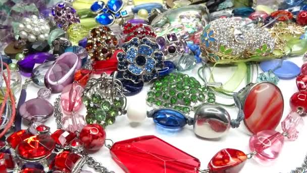 Cristales abalorios joyas como fondo de moda — Vídeos de Stock