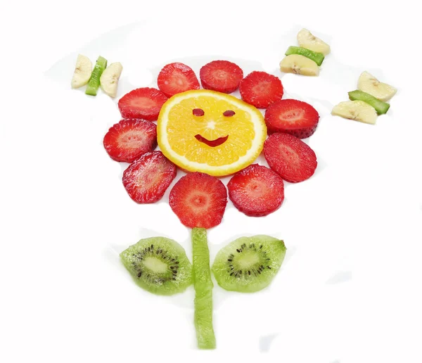 Fruta creativa niño postre rojo flor y mariposas forma — Foto de Stock
