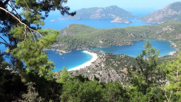 Панорама узбережжя олюденіз пейзаж середземноморського моря Туреччина — стокове відео