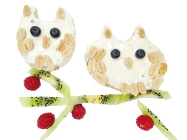 yaratıcı kahvaltı meyve ve tatlı çikolata Creme ekmek üzerinde