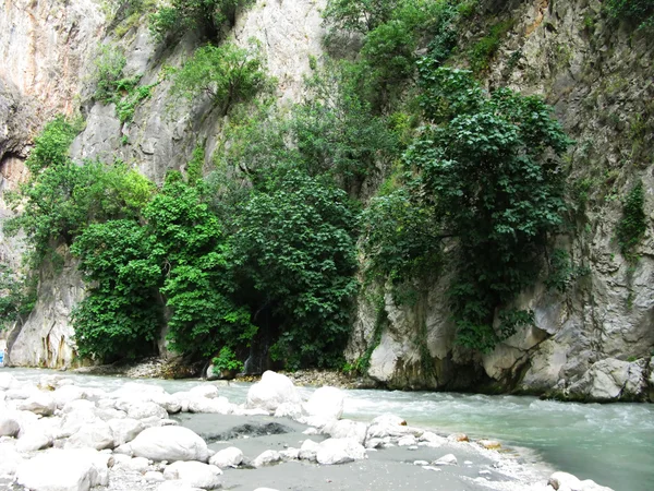 Yüksek dağların Türkiye'de yol izleme — Stok fotoğraf