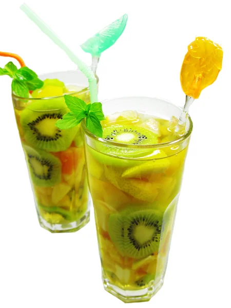 Cocktail di bevande alla frutta con kiwi e ghiaccio — Foto Stock