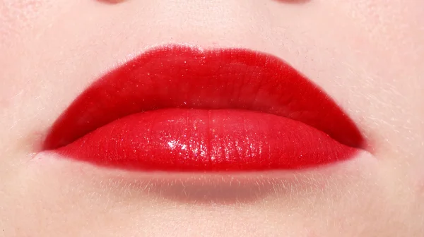 Labios rojos maquillaje brillante cosmético — Foto de Stock