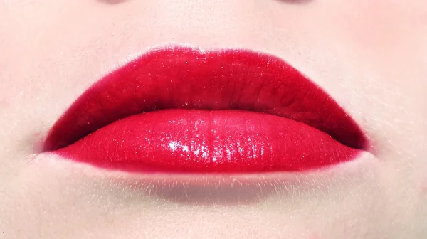 Labios rojos maquillaje brillante cosmético — Foto de Stock