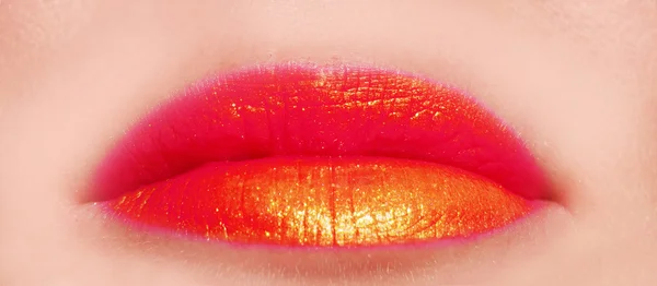Czerwone usta jasny makijaż kosmetyki — Zdjęcie stockowe