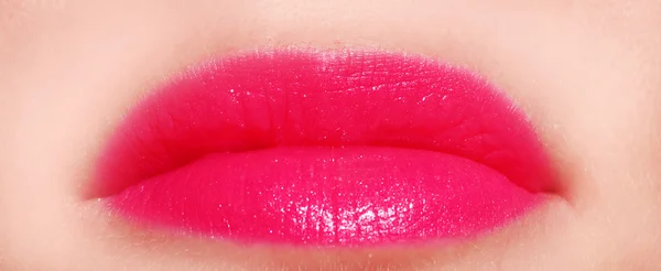Lábios vermelhos cosméticos maquiagem brilhante — Fotografia de Stock