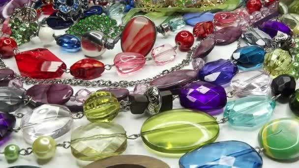 Cristales abalorios joyas como fondo de moda — Vídeos de Stock