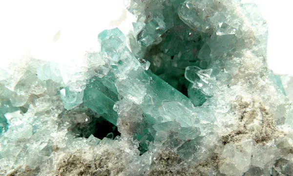 Геологические кристаллы аквамарина — стоковое фото