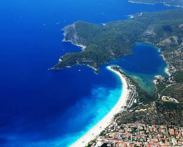 Paisaje de playa laguna oludeniz en el mar Mediterráneo turco —  Fotos de Stock