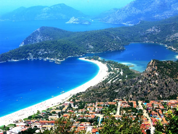 Lanskap pantai oludeniz laguna di Turki laut Mediterania — Stok Foto