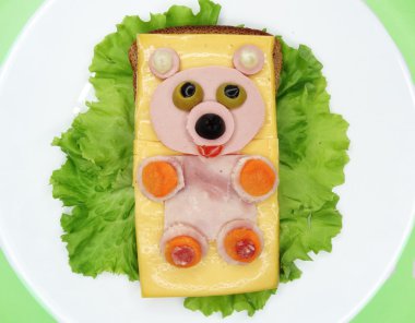 peynir ve sosis ile yaratıcı sebze sandviç