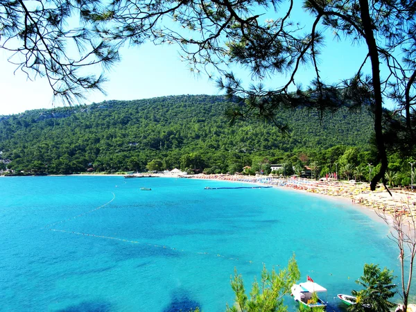 Plaj manzara panoramik manzaralı sahil Türkiye kemer — Stok fotoğraf