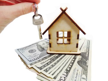 Evin minyatür anahtarı el para tasarruf kavramı içinde