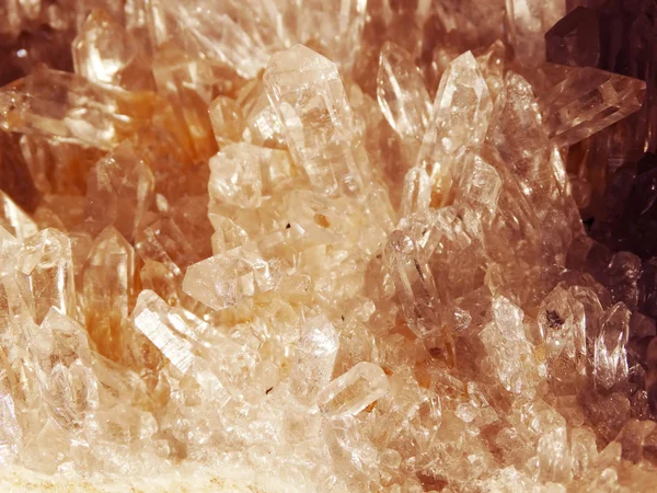 Cristalli geologici di quarzo cristallo di rocca trasparente — Foto Stock