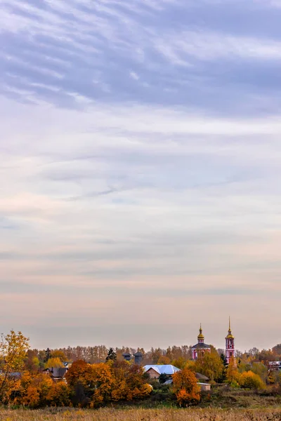 Paisaje Rural Otoñal Con Cielo Iglesia Roja Atardecer Rusia Suzdal — Foto de Stock