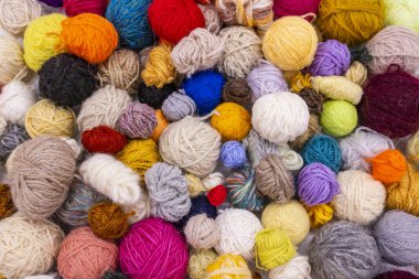 El örgüsü arka planı için çok renkli top ipliği