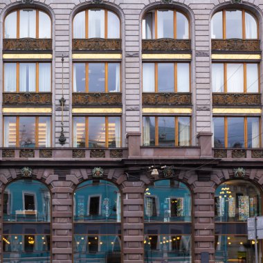 Güzel Sanatlar ve Sanat Nouveau 'nun ön görüntüsünde klasik mimari ön cephe