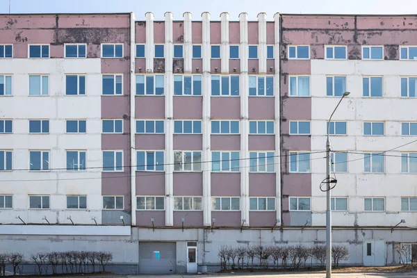 Dirty Facciata Squallida Vecchio Edificio Uffici Vista Frontale — Foto Stock