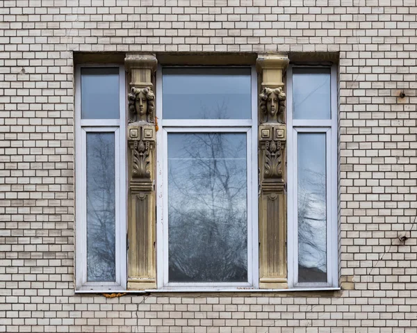 Vintage Architektur Klassische Fassade Jugendstil Frontansicht Ein Fenster Moderne Kunststoffrahmen — Stockfoto