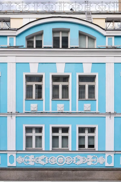 Vintage Architecture Classical Blue Facade Building White Stucco Moulding Decoration — Stock Photo, Image