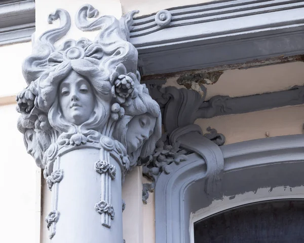 Detalhes Arquitetônicos Art Nouveau Capitais Colunas Sob Forma Cabeças Femininas — Fotografia de Stock