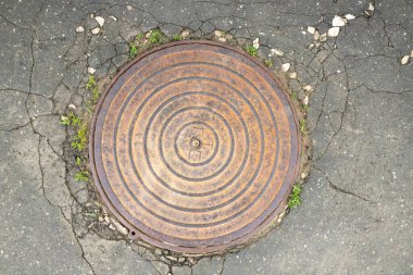 Vladimir, Rusya - 4 Haziran 2021: Eski paslı erkek kutsal şehir manzarasında eşmerkezli daireler. Çeviri: Şehir Telefon Ağı 'nın kısaltması