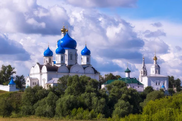 White Church Blue Domesat Summer Day — Stock Photo, Image