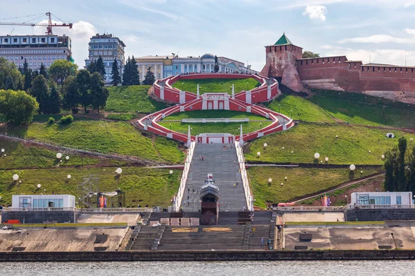 2021年8月17日 著名的Chkalovskaya楼梯 位于俄罗斯诺夫哥罗德市800周年纪念日前夕 免版税图库图片